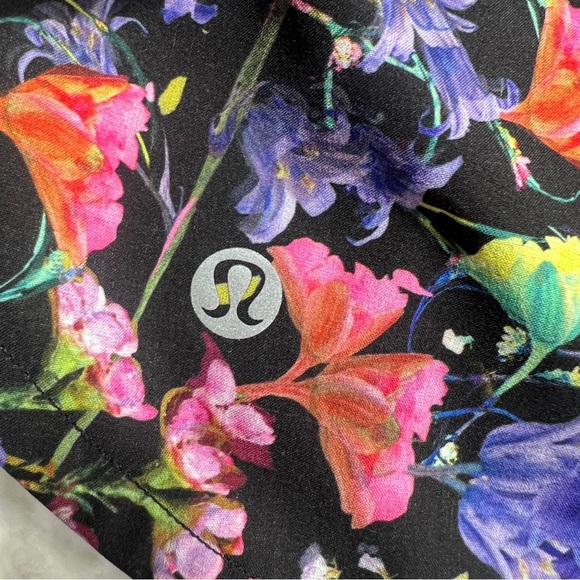 Lululemon speed up high rise Floral Black Women's Shorts - Picture 5 of 7